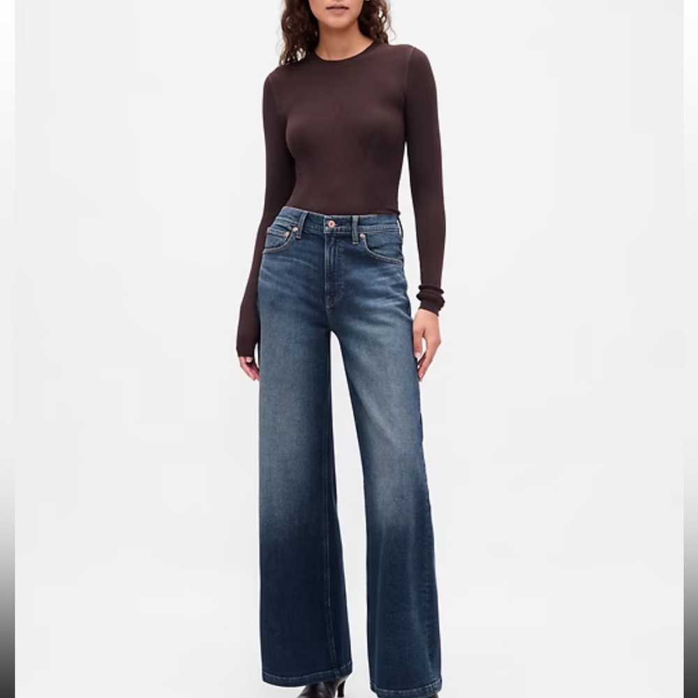 GAP Mid-Rise Wide-Leg Jeans • 2/4